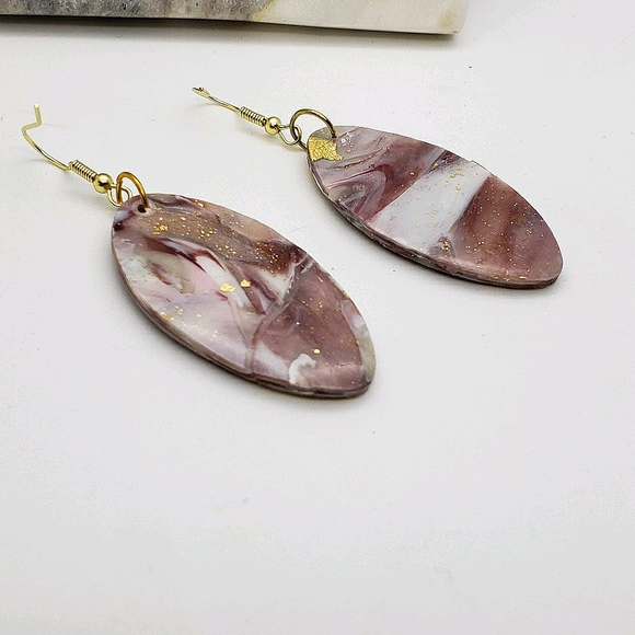 Oblong resin coated earrings - Picture 4 of 4